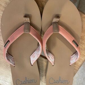 Cushion by Reef salmon pink sandals